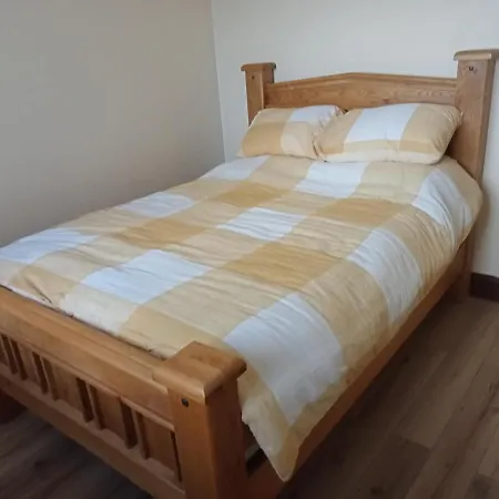 Impeccable 5-bed In Fahan Casa de Férias Buncrana