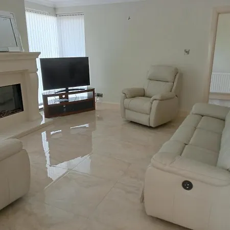 Hébergement de vacances Impeccable 5-bed In Fahan Buncrana