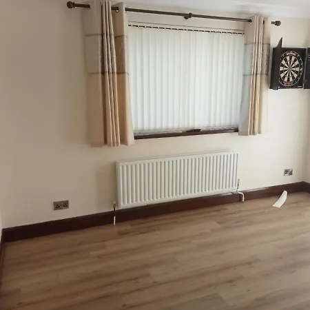 Impeccable 5-bed In Fahan Casa de Férias Buncrana