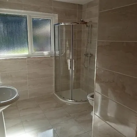 Impeccable 5-bed In Fahan Casa de Férias Buncrana